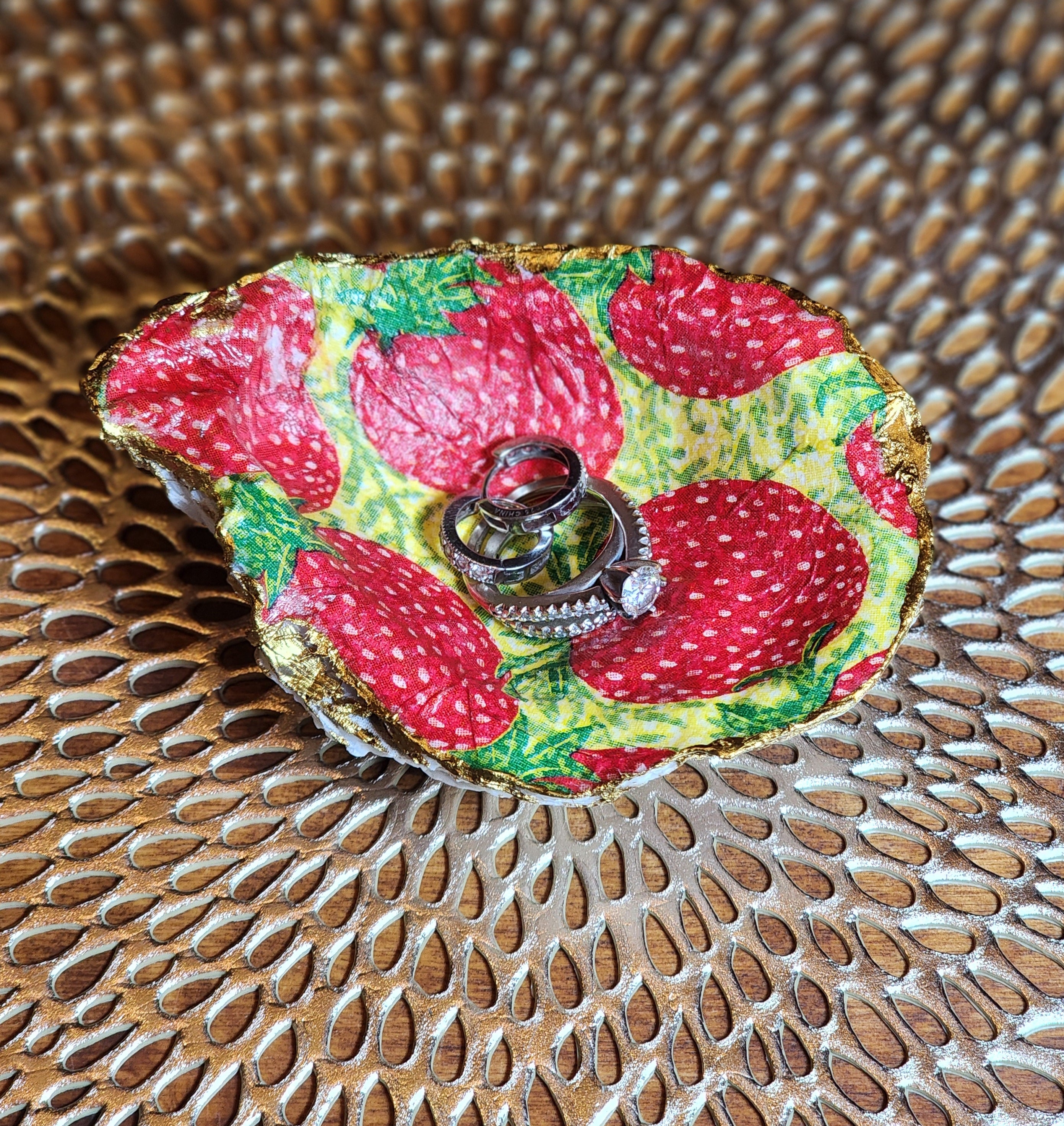 Oyster Shell Jewelry Dish – Charlie's Oyster Bar